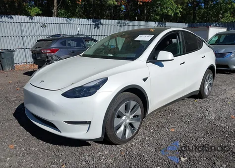 2024 Tesla Model Y Long Range Dual Motor All-Wheel Drive z USA, uszkodzony, nr VIN 7SAYGDEE3RF007794